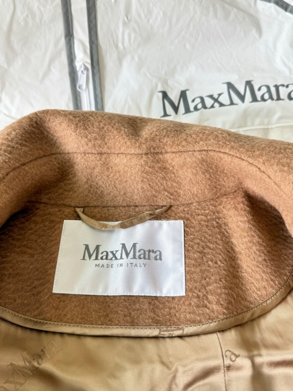 MaxMara Tan Wool Coat with Satin Lining - Picture 4 of 8